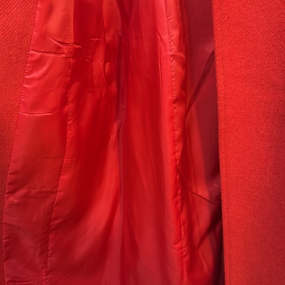 Shoulder Hourglass Coat - Picture 6 of 7